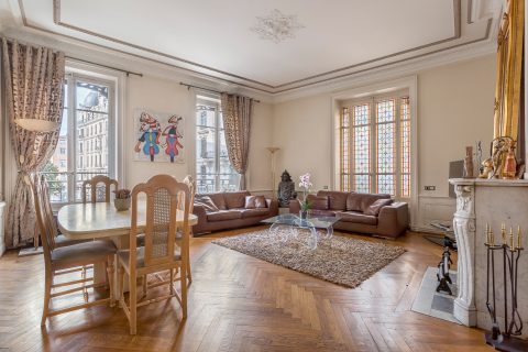 Old renovated close to the quays