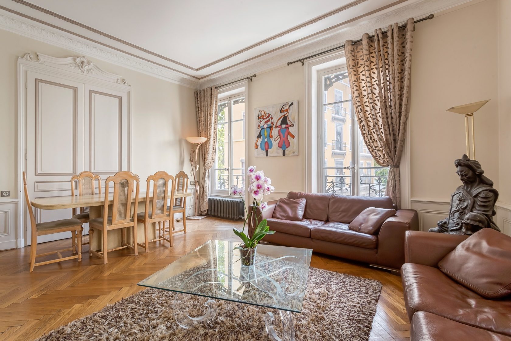 Old renovated close to the quays