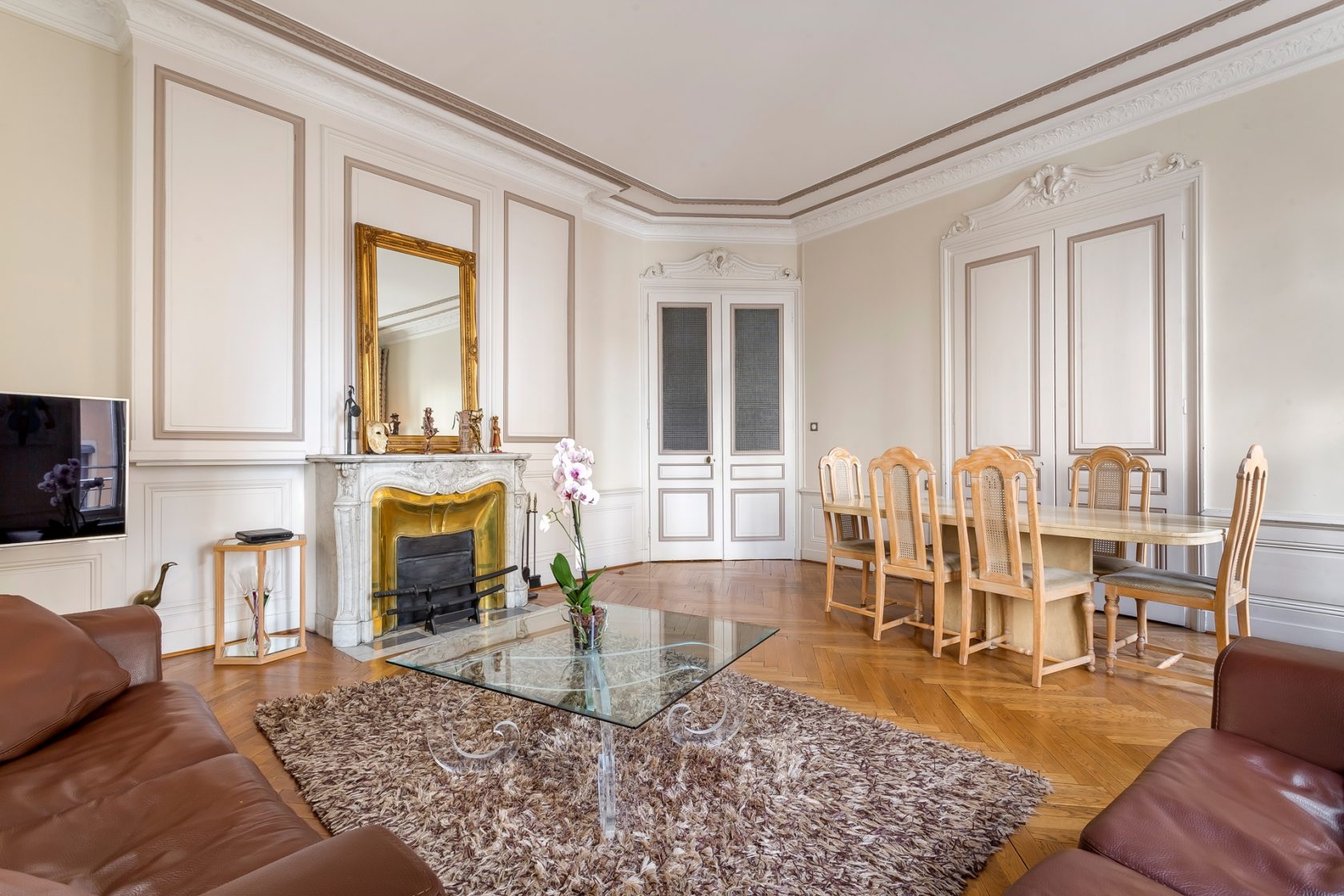 Old renovated close to the quays