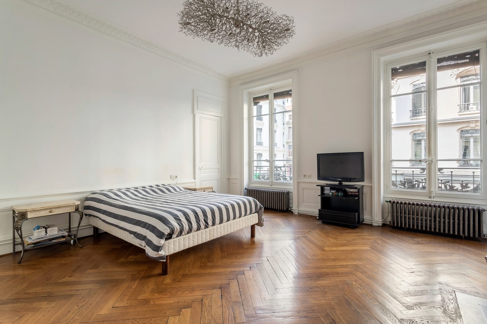 Old renovated close to the quays