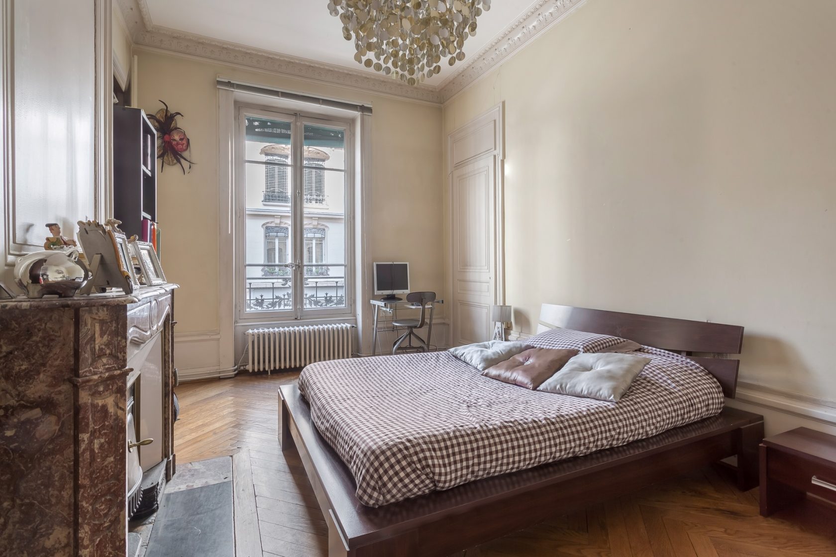 Old renovated close to the quays