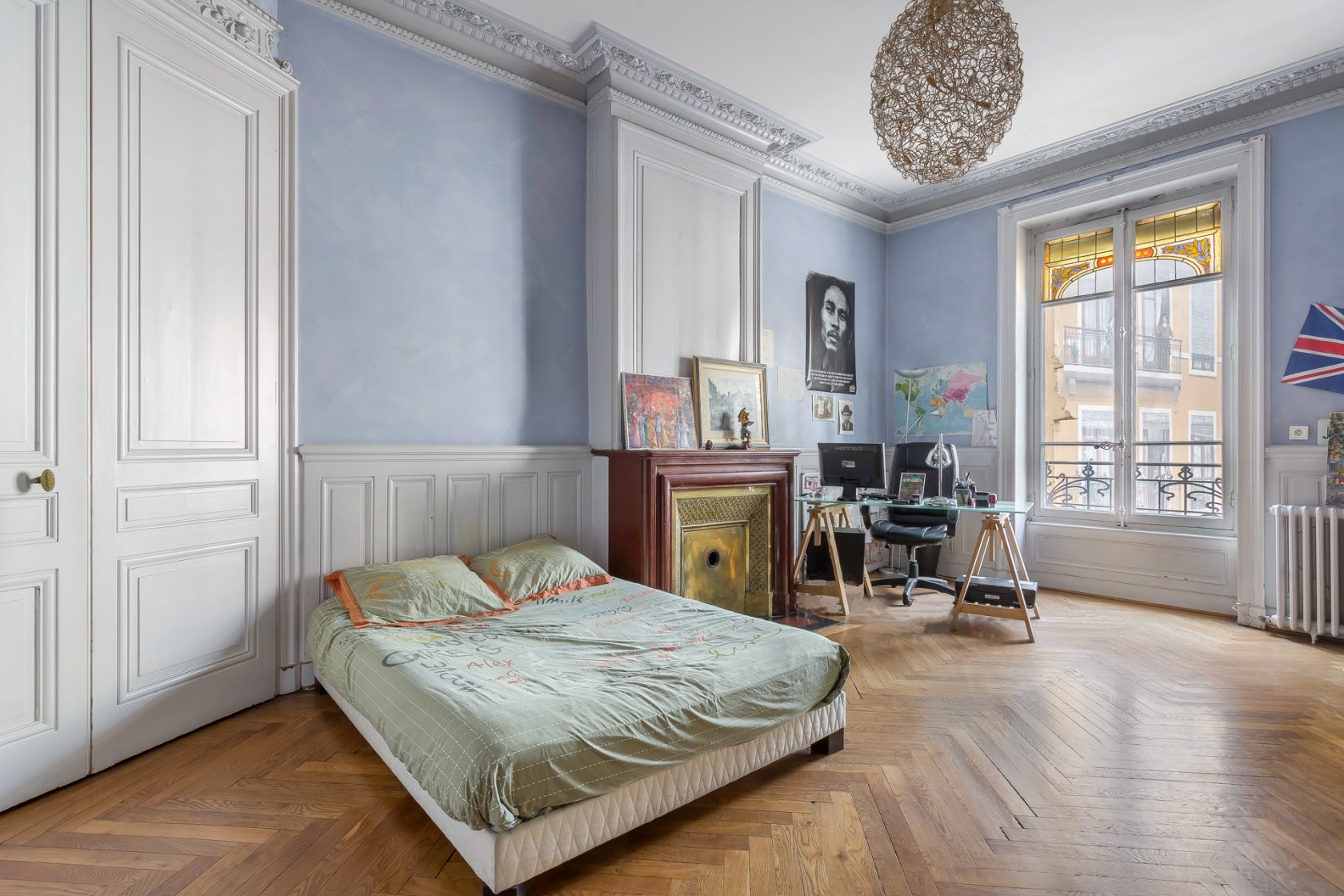 Old renovated close to the quays