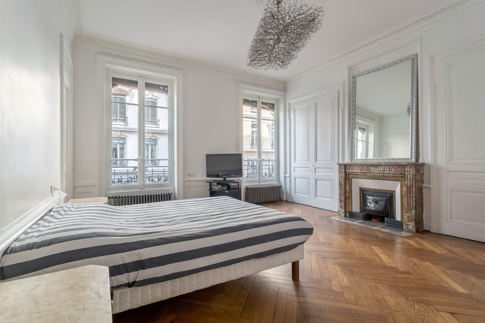 Old renovated close to the quays