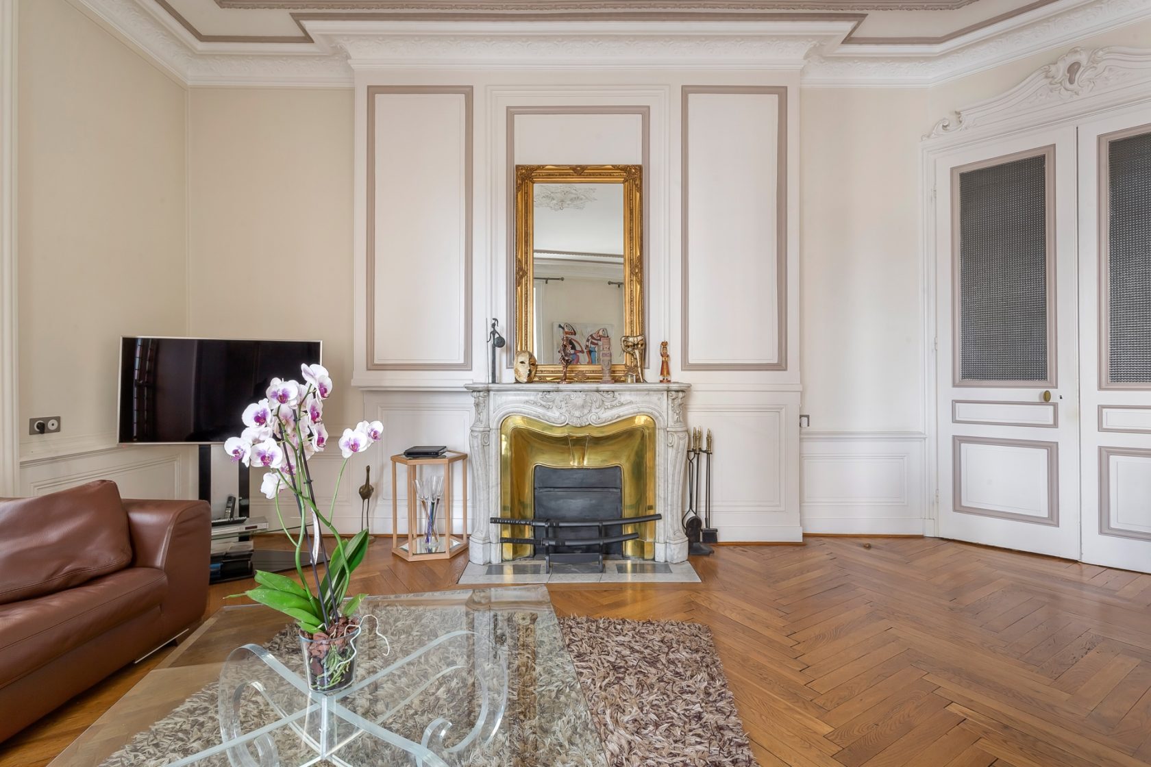 Old renovated close to the quays
