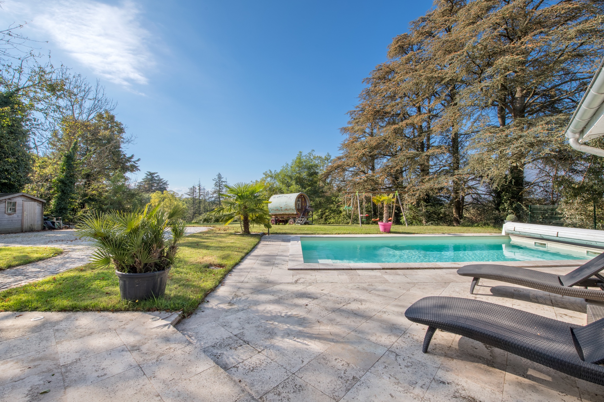 Appartement Atypique avec extérieur et piscine