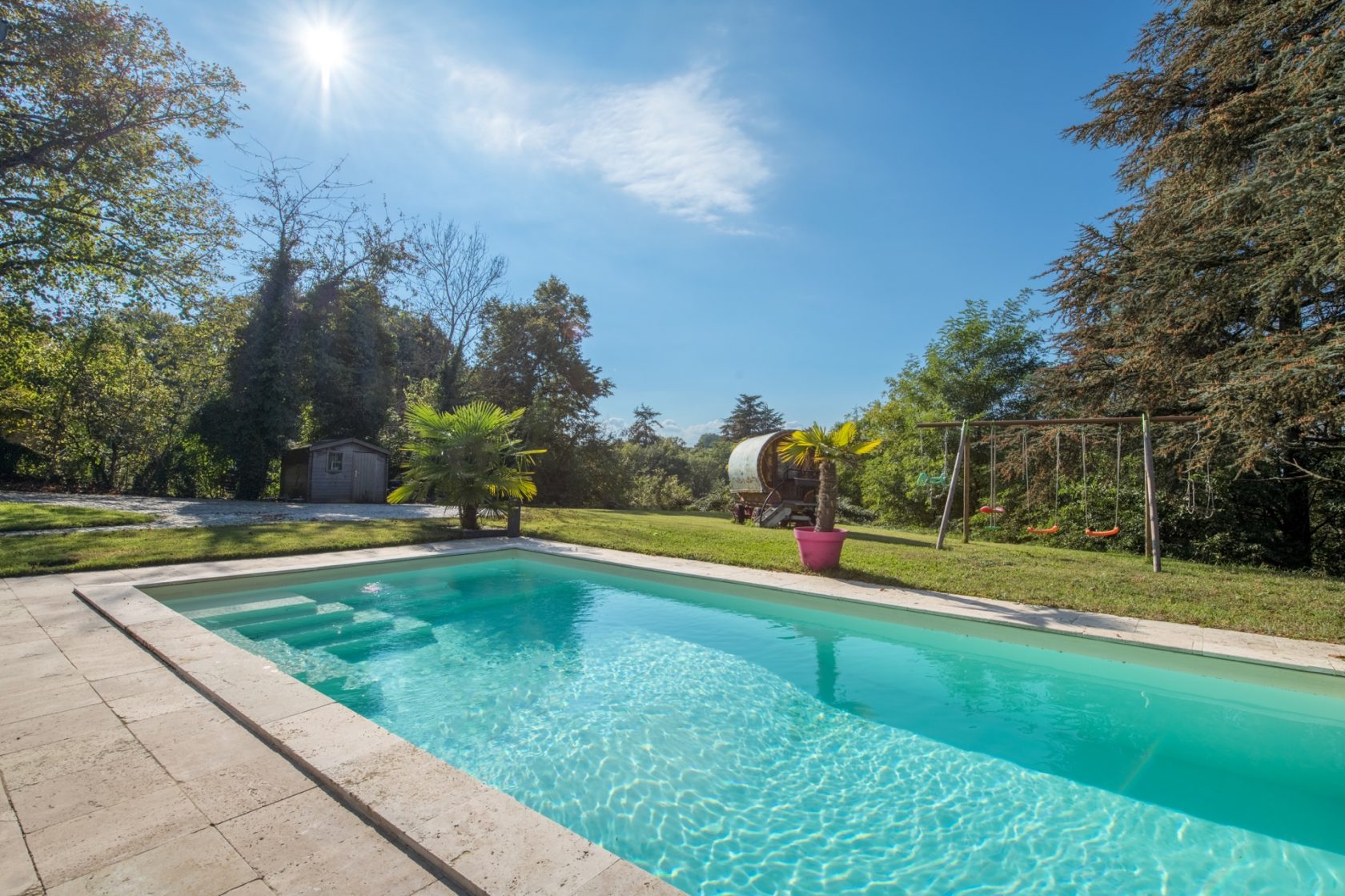 Atypical apartment with exterior and swimming pool