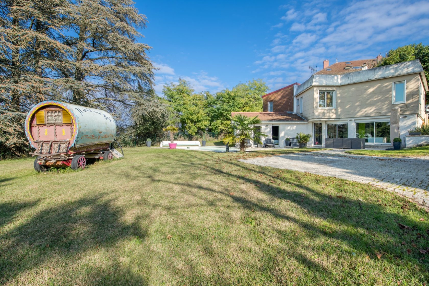 Appartement Atypique avec extérieur et piscine