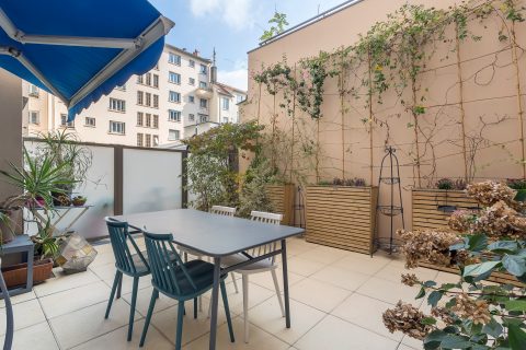 Appartement rénové avec terrasse