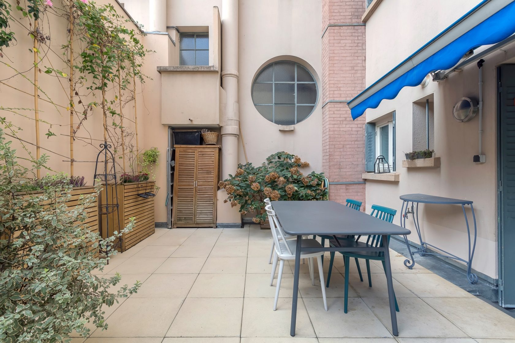 Appartement rénové avec terrasse