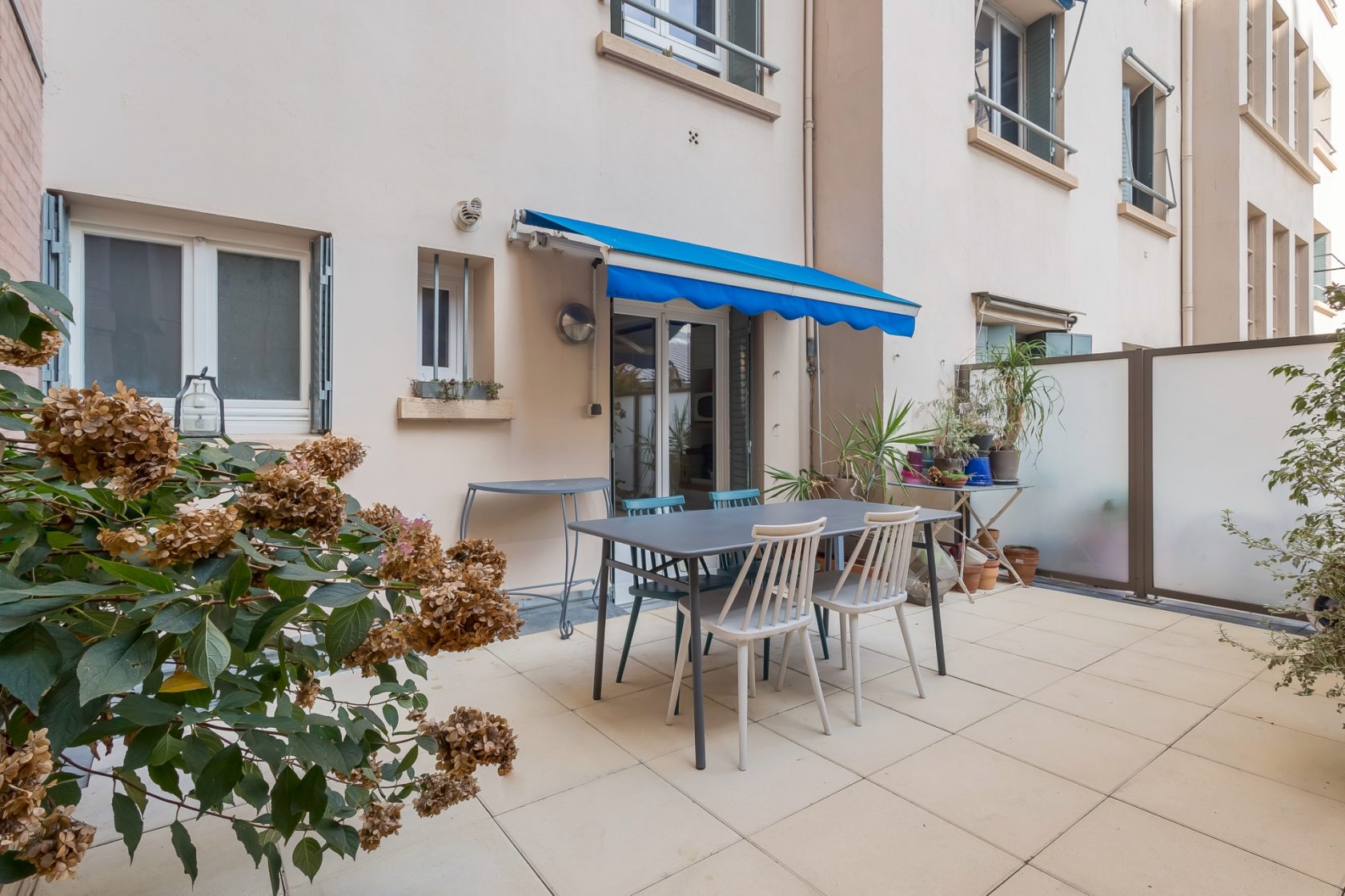 Appartement rénové avec terrasse