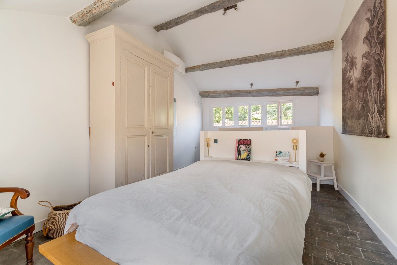 Townhouse in the heart of the village of Saint Rambert