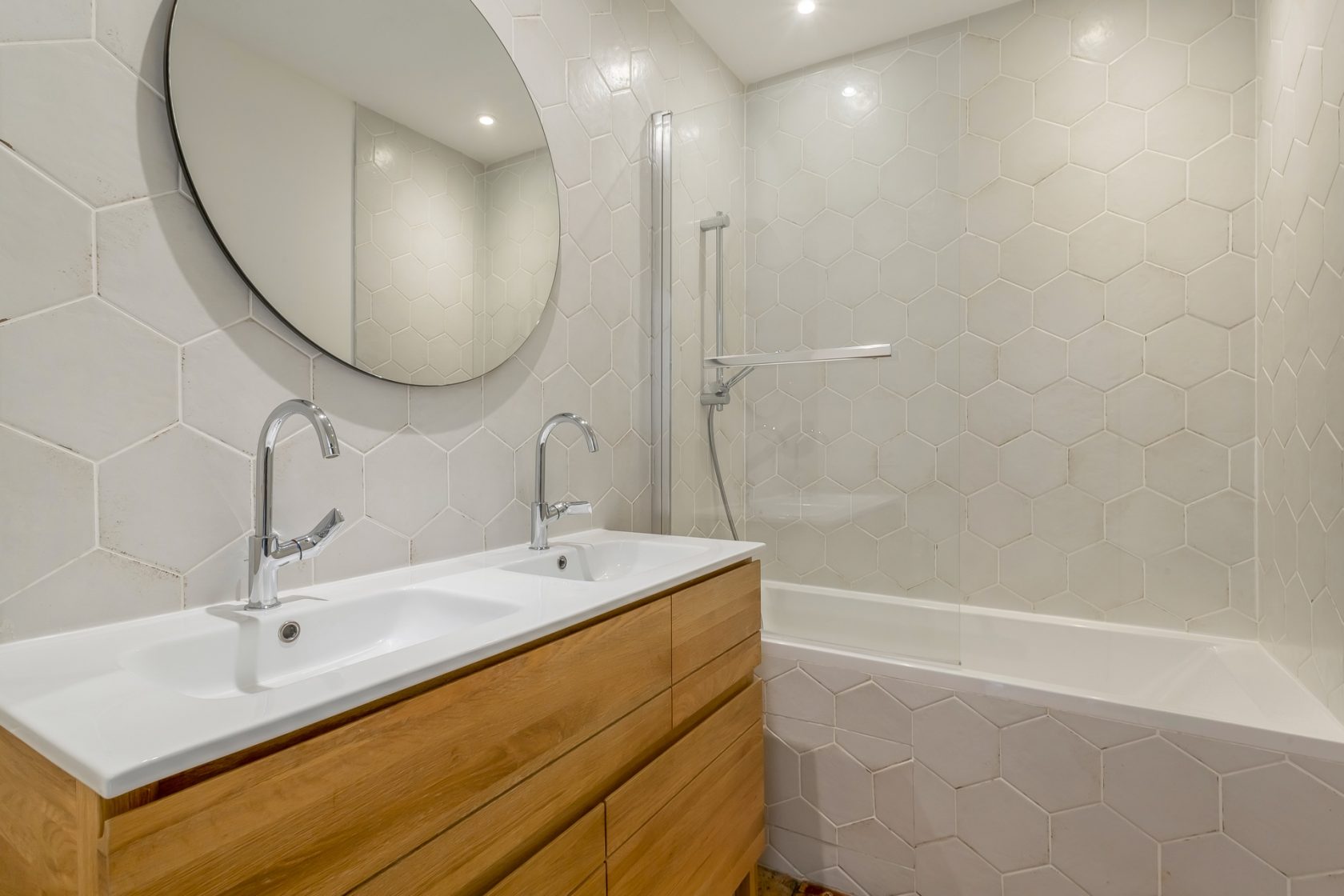 Townhouse in the heart of the village of Saint Rambert