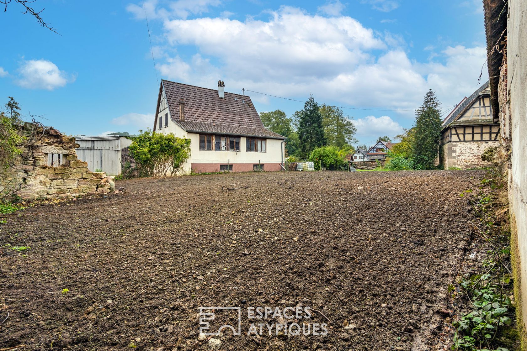 Farmhouse in the heart of the vineyard