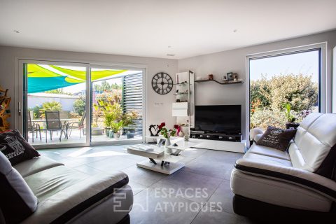 Belle contemporaine aux matériaux bio-climatiques