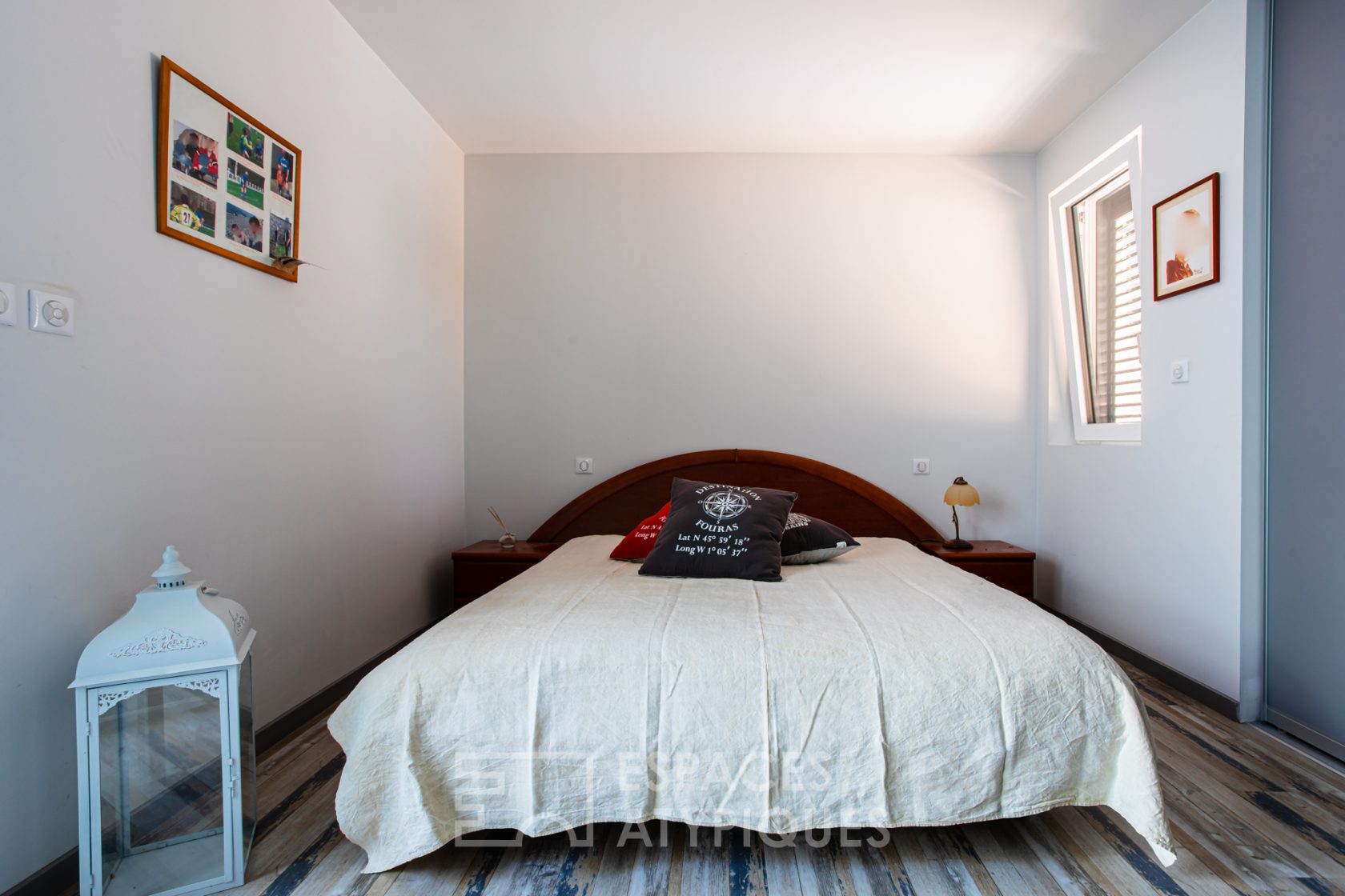 Belle contemporaine aux matériaux bio-climatiques