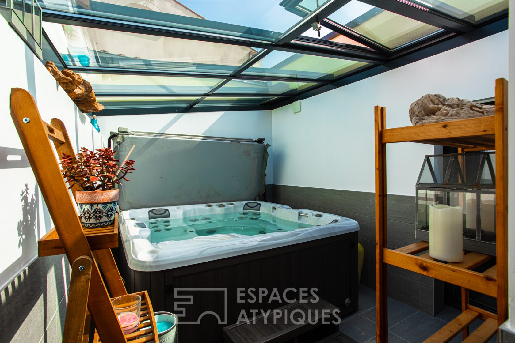 Belle contemporaine aux matériaux bio-climatiques