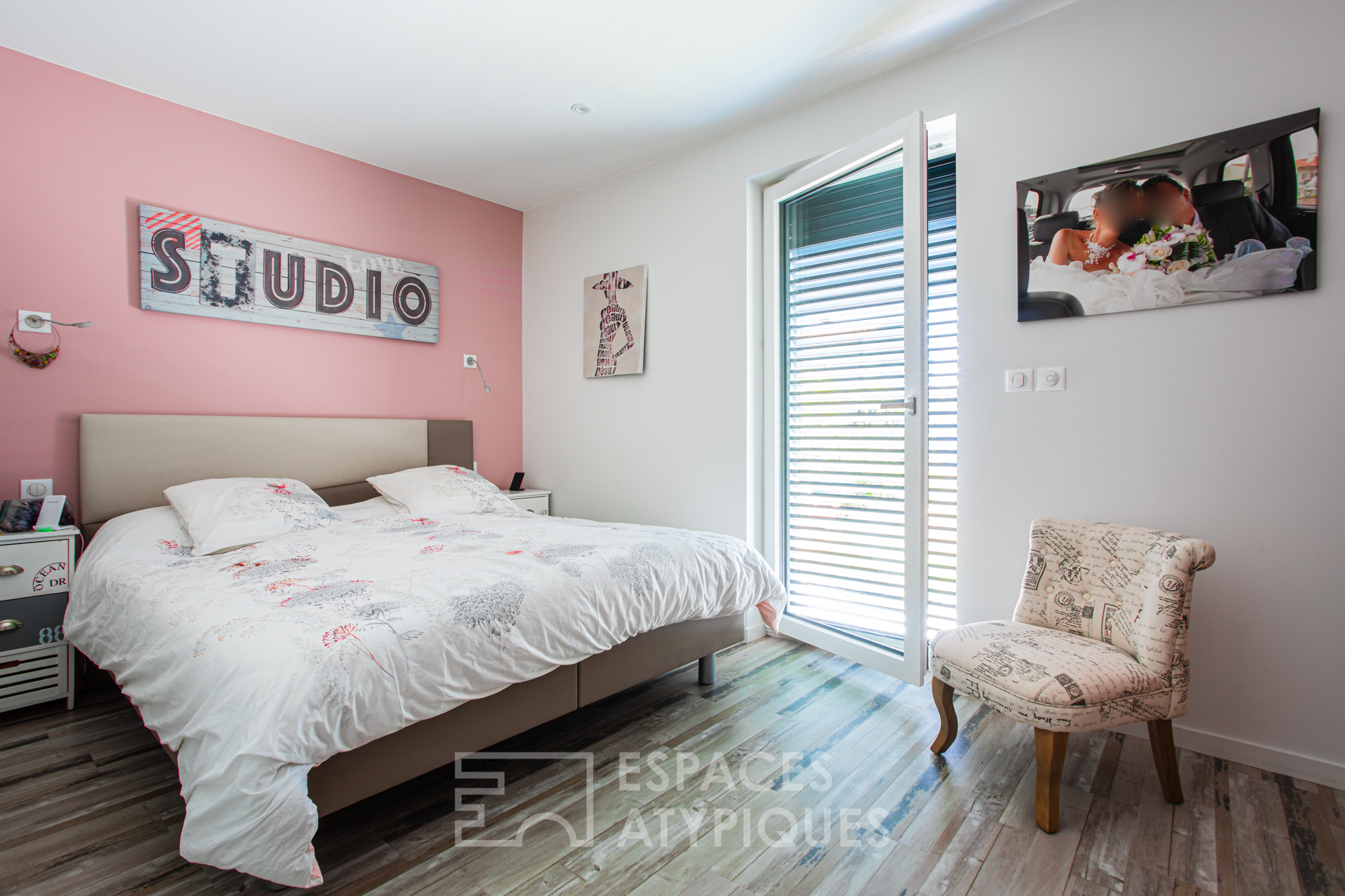 Belle contemporaine aux matériaux bio-climatiques