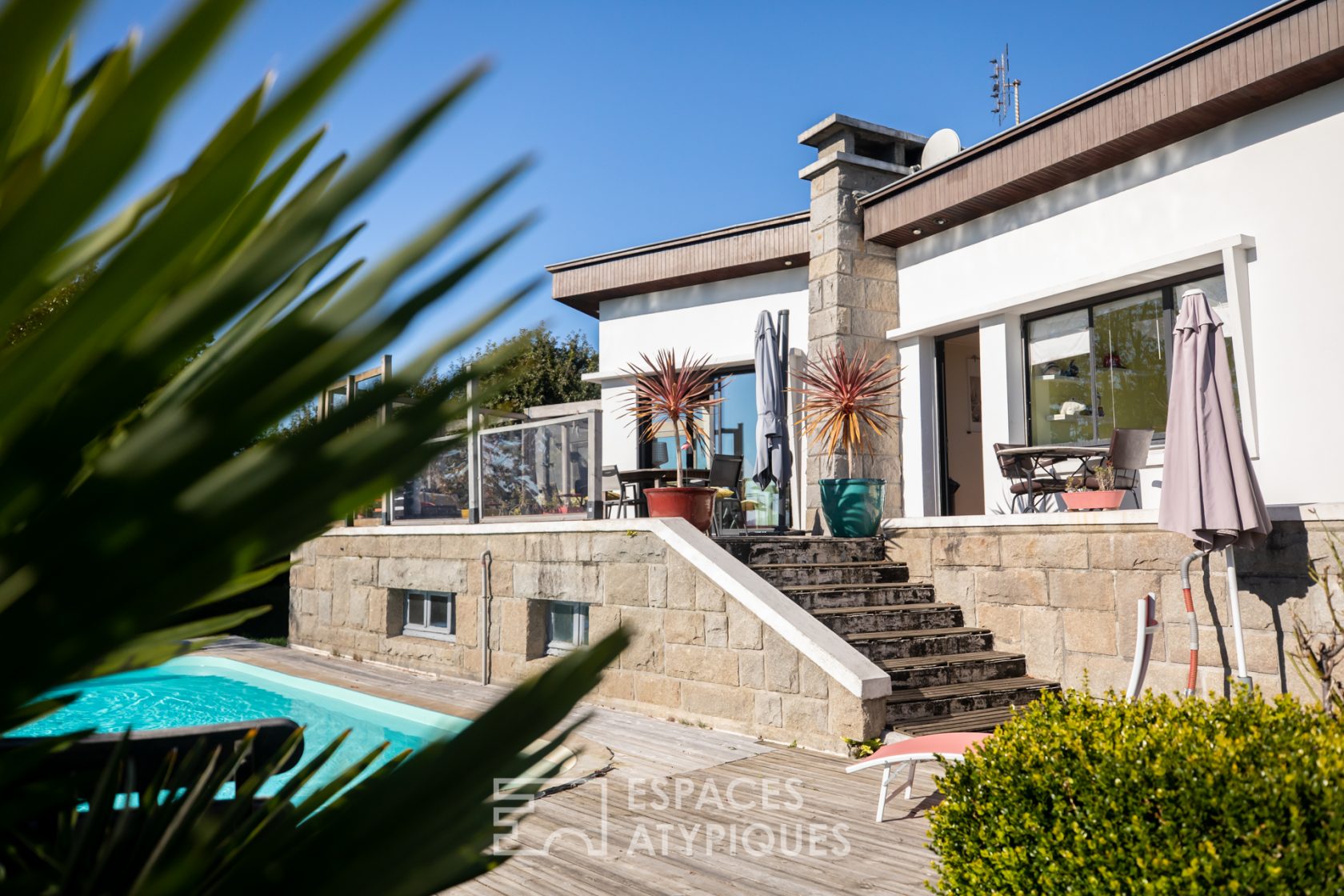 Maison moderniste à la vue panoramique