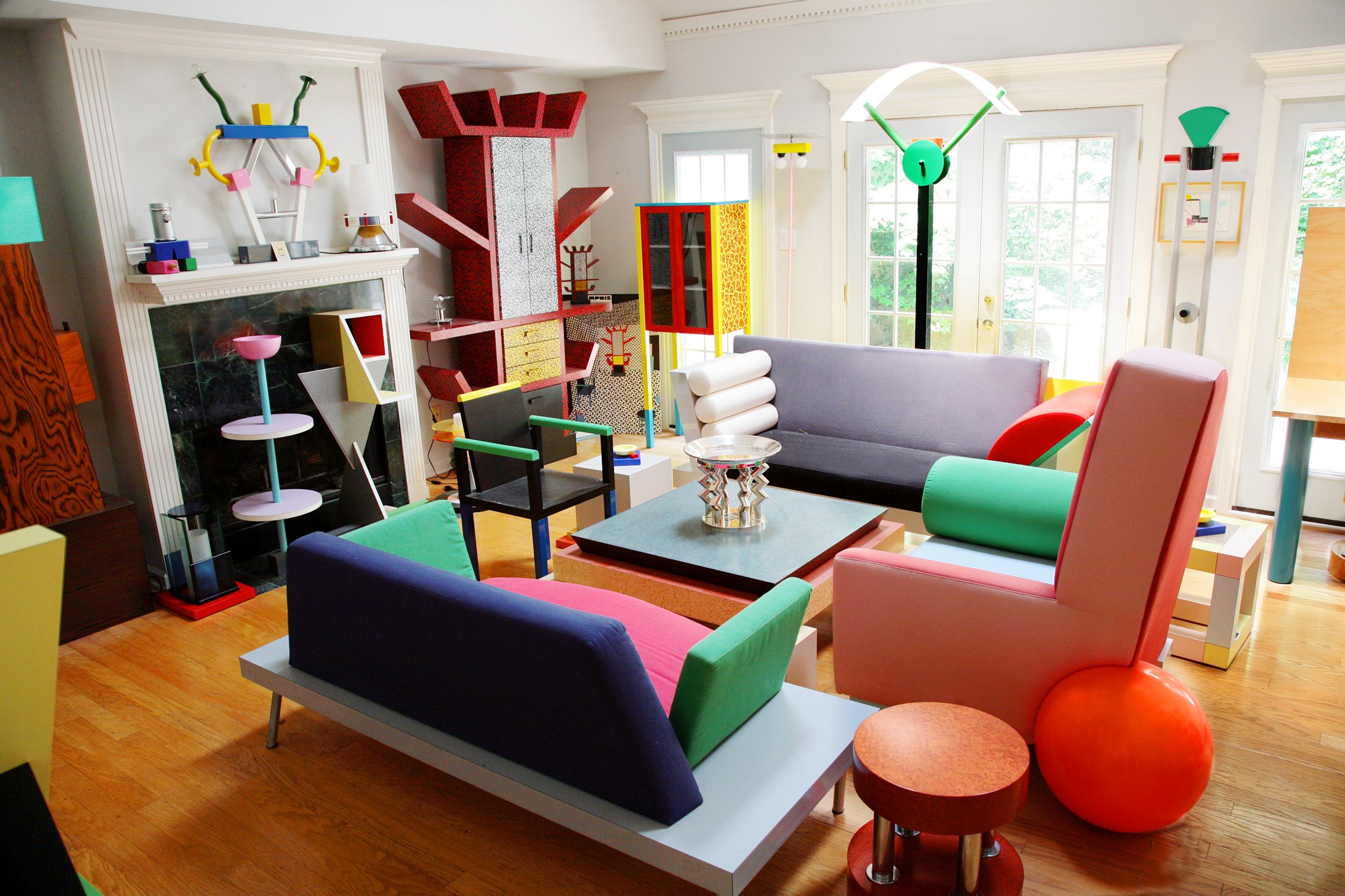 Géométrique, asymétrique, le design Ettore Sottsass rime presque avec magique ! ✨