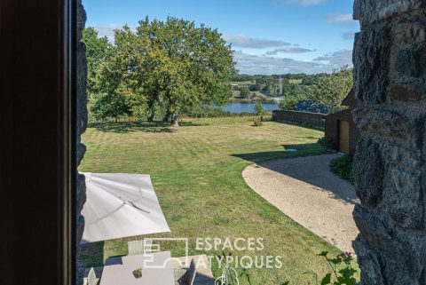Propriété rénovée en pierres, vue rivière