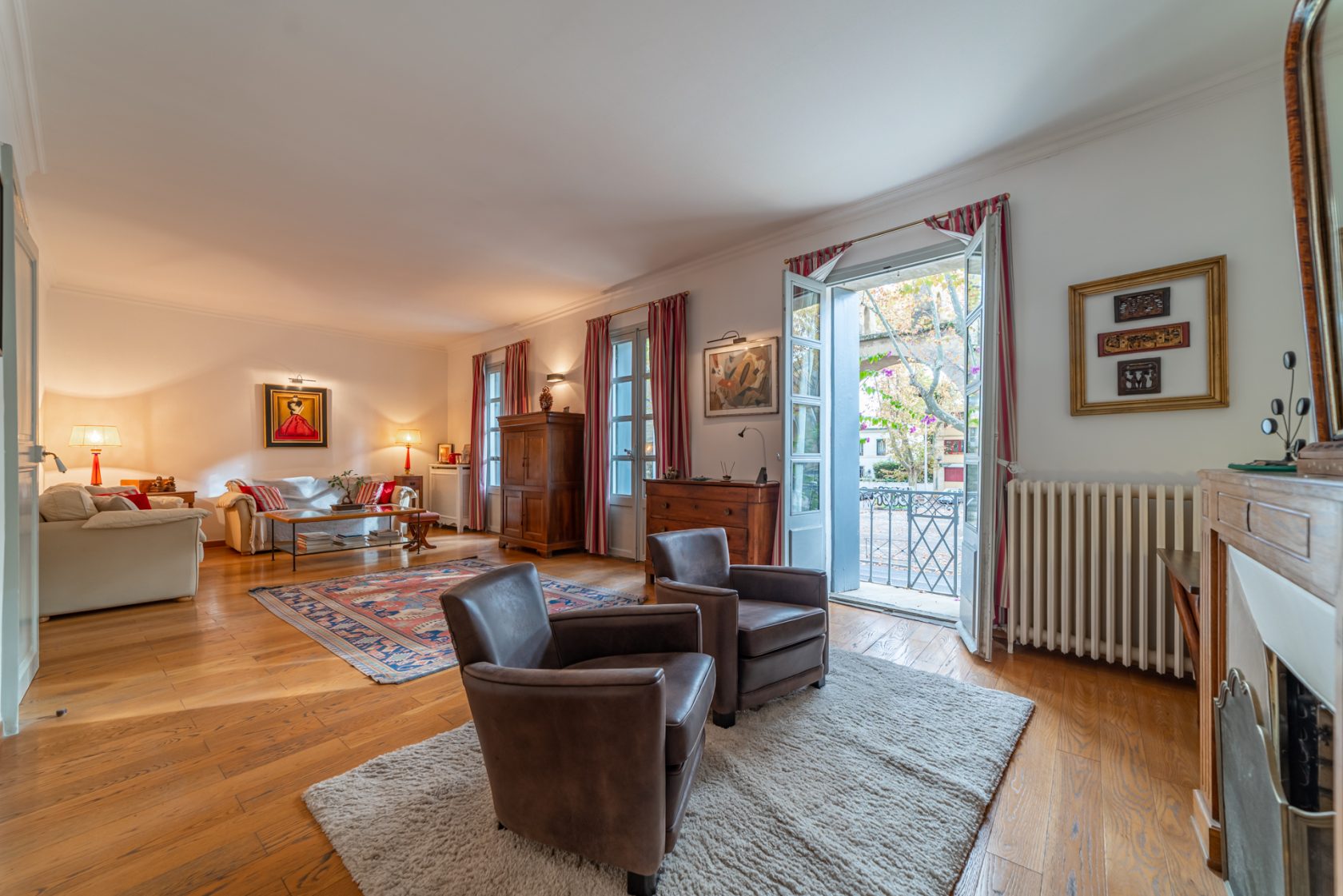 Townhouse with garden Arceaux district