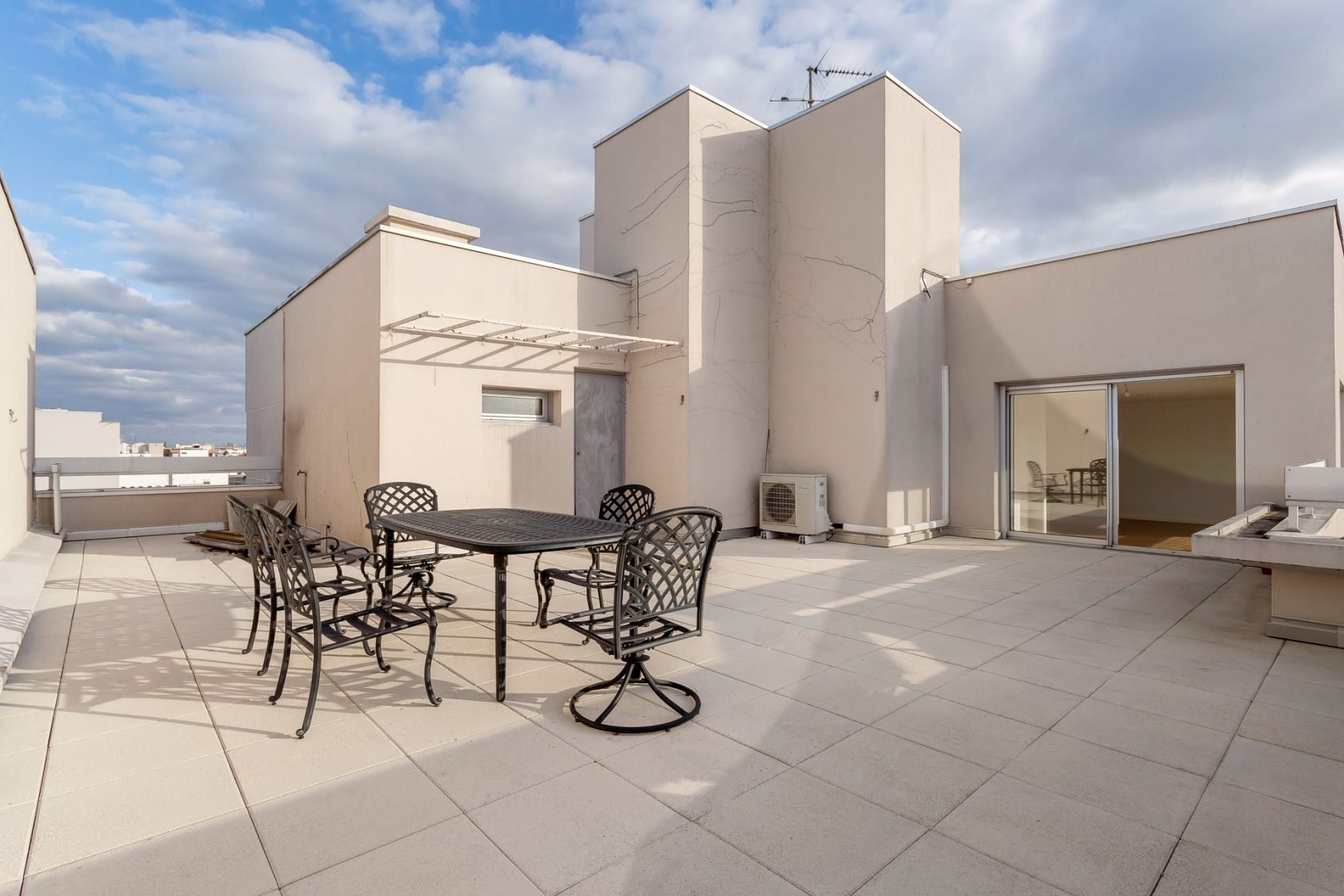 Toit terrasse avec vue et stationnement quartier Foch