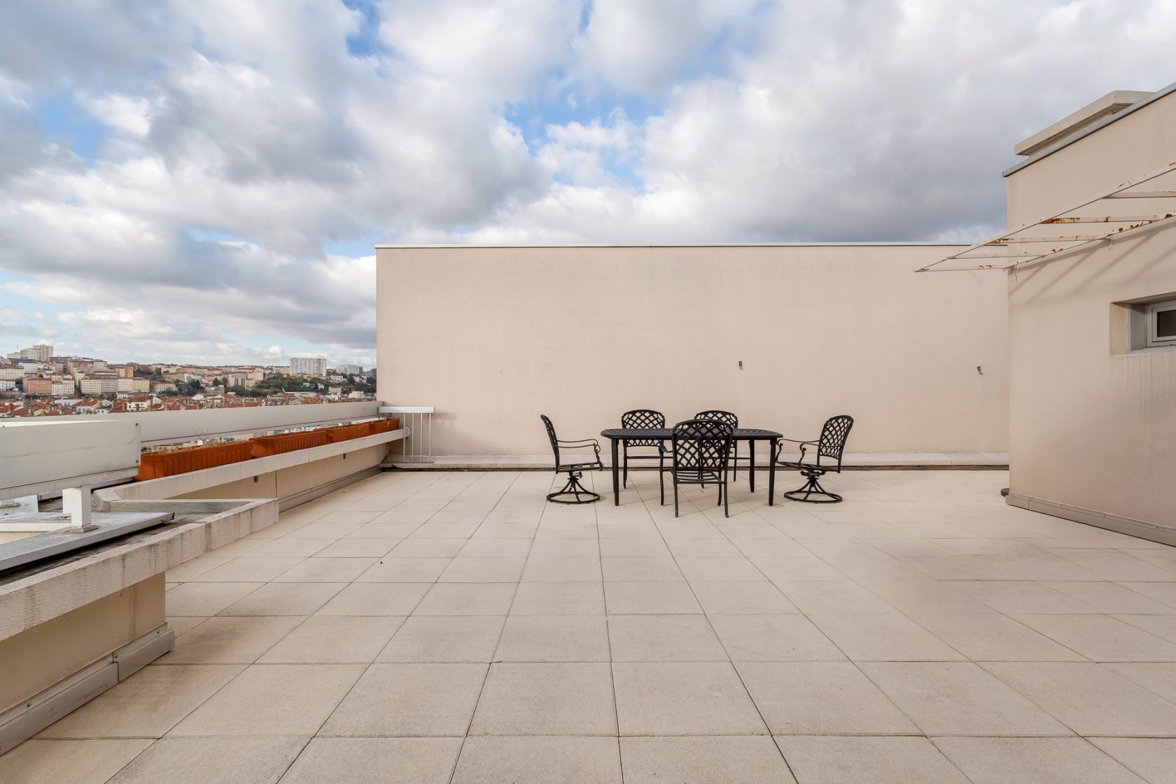 Toit terrasse avec vue et stationnement quartier Foch