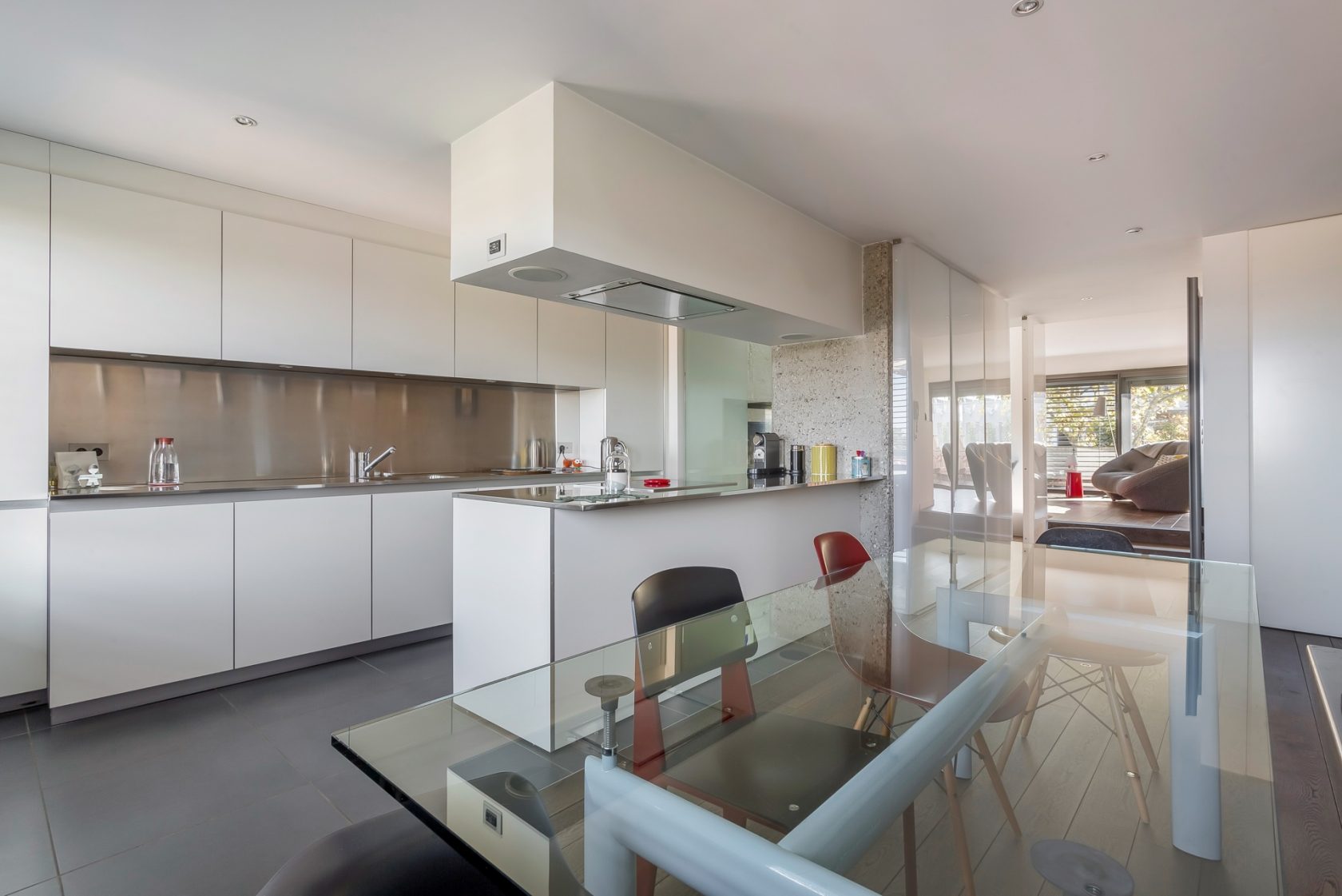 Triplex with terrace in the heart of the point du jour