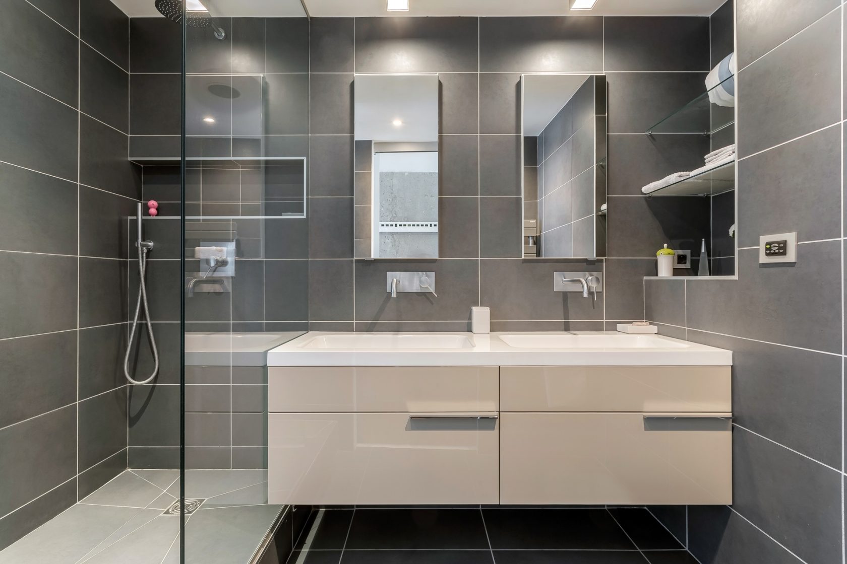 Triplex with terrace in the heart of the point du jour