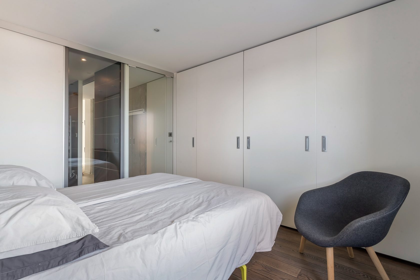 Triplex with terrace in the heart of the point du jour