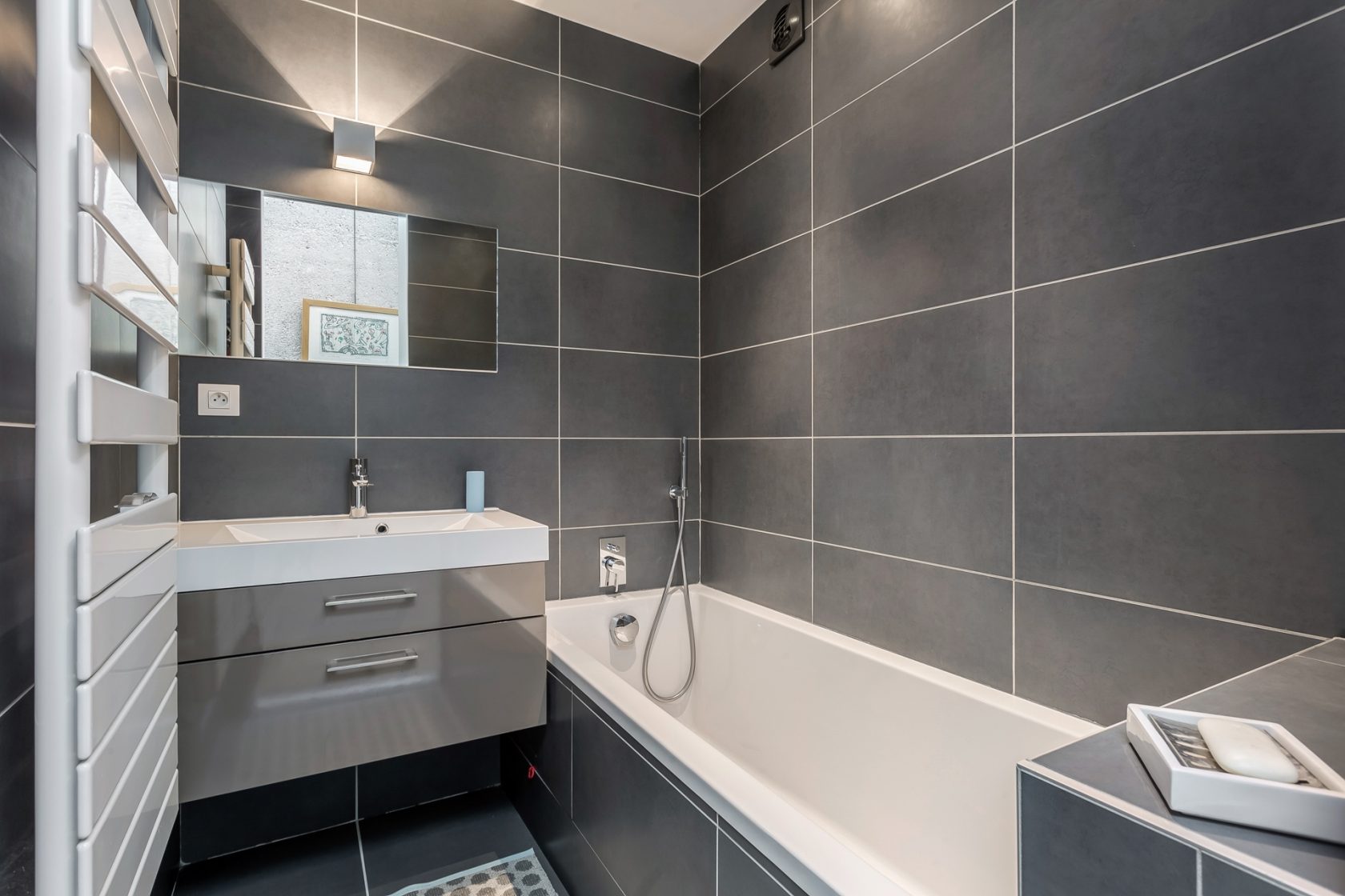 Triplex with terrace in the heart of the point du jour