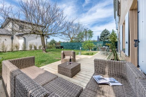 Apartment with garden in an old building