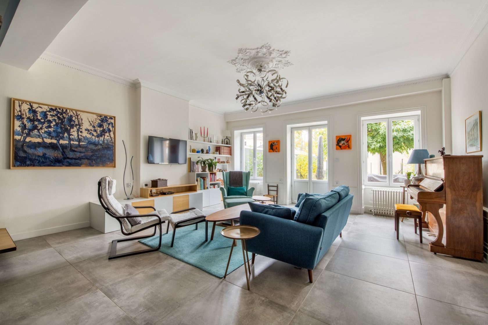 Apartment with garden in an old building