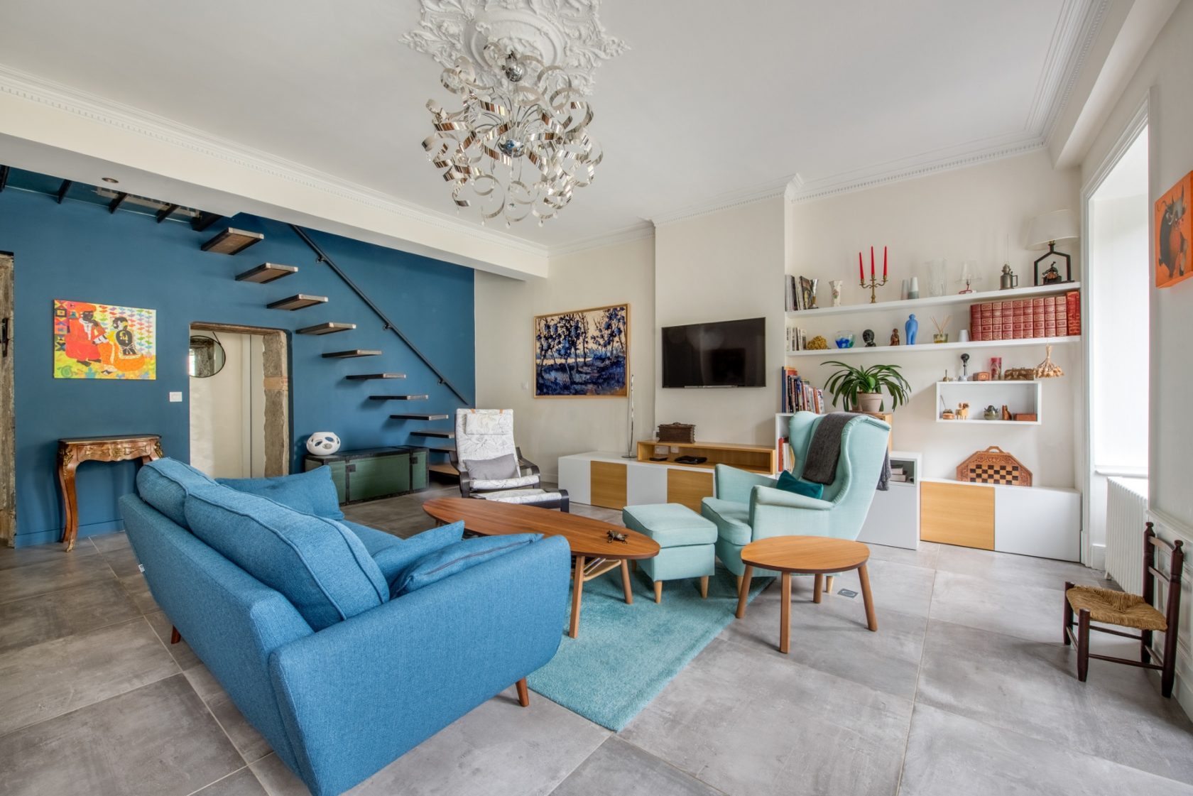 Apartment with garden in an old building