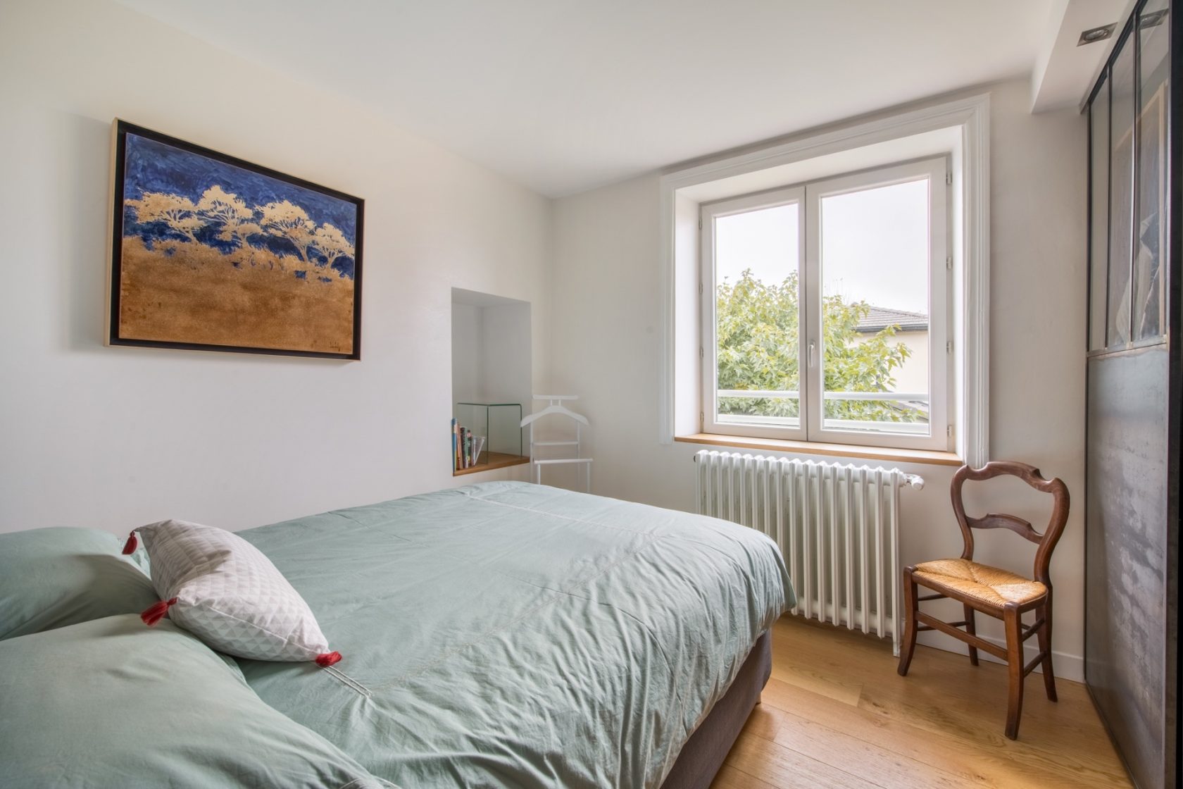 Apartment with garden in an old building