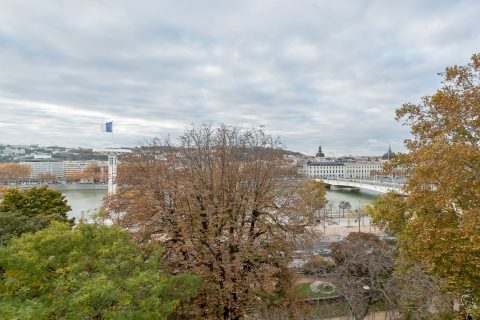 Top floor duplex with view