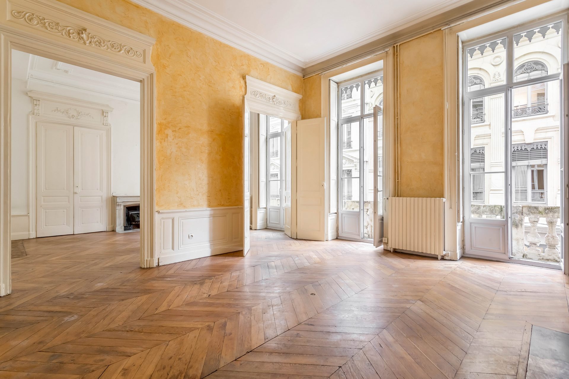 Haussmanian apartment to renovate in the city center