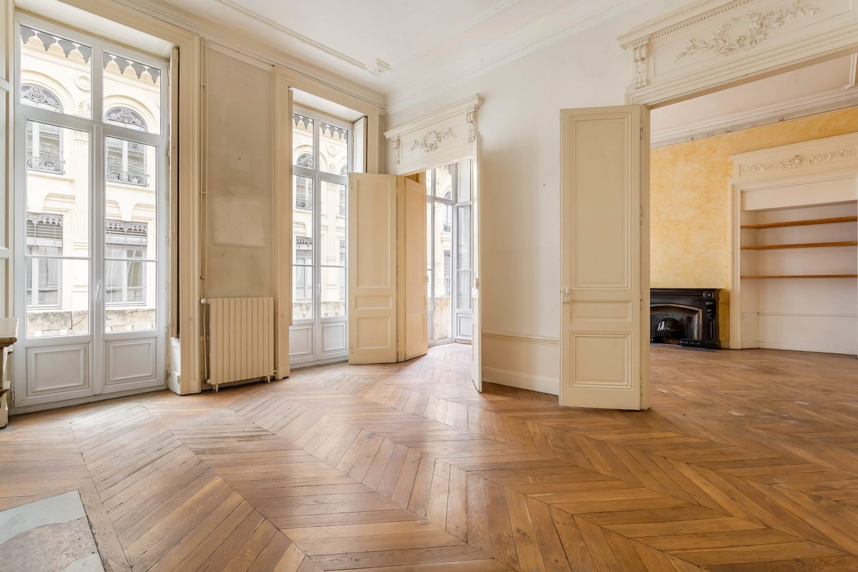 Haussmanian apartment to renovate in the city center