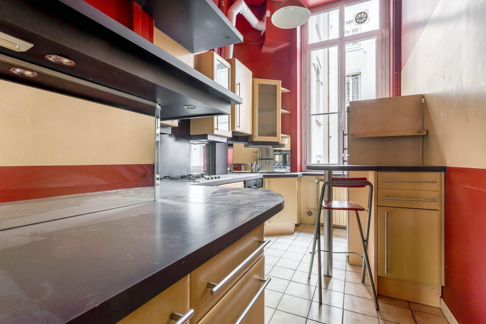 Haussmanian apartment to renovate in the city center