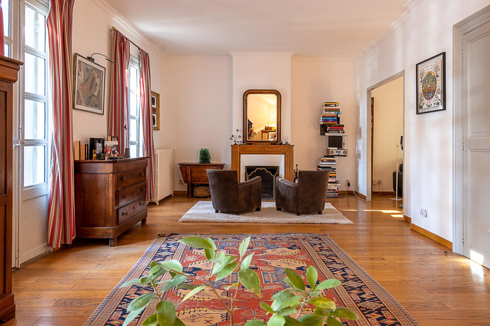 Townhouse with garden Arceaux district