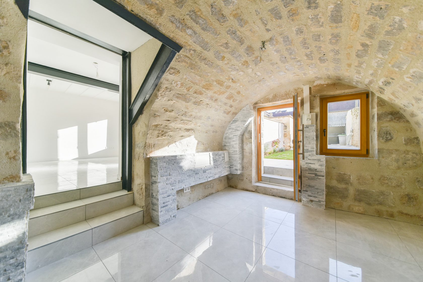 Maison réhabilitée dans une ancienne ferme.
