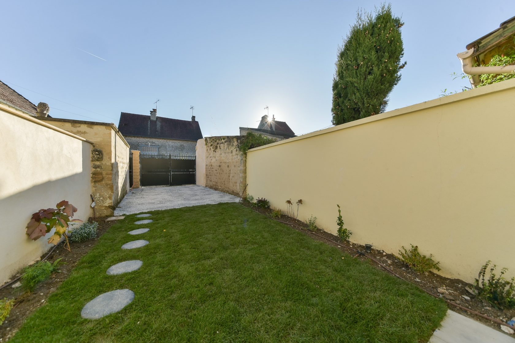 Maison réhabilitée dans une ancienne ferme.