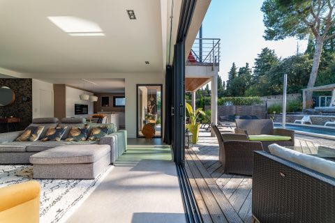 Maison d’architecte au sein d’une végétation luxuriante