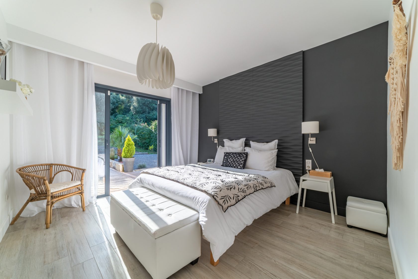Maison d’architecte au sein d’une végétation luxuriante