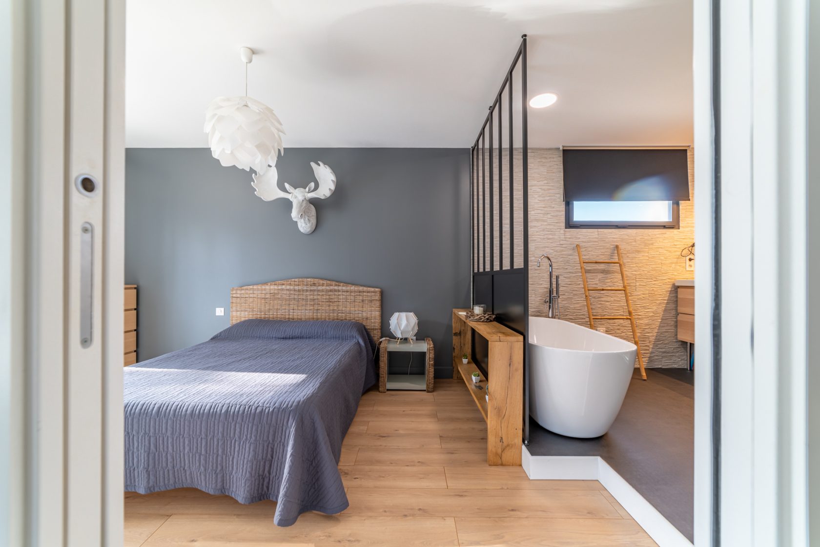 Maison d’architecte au sein d’une végétation luxuriante