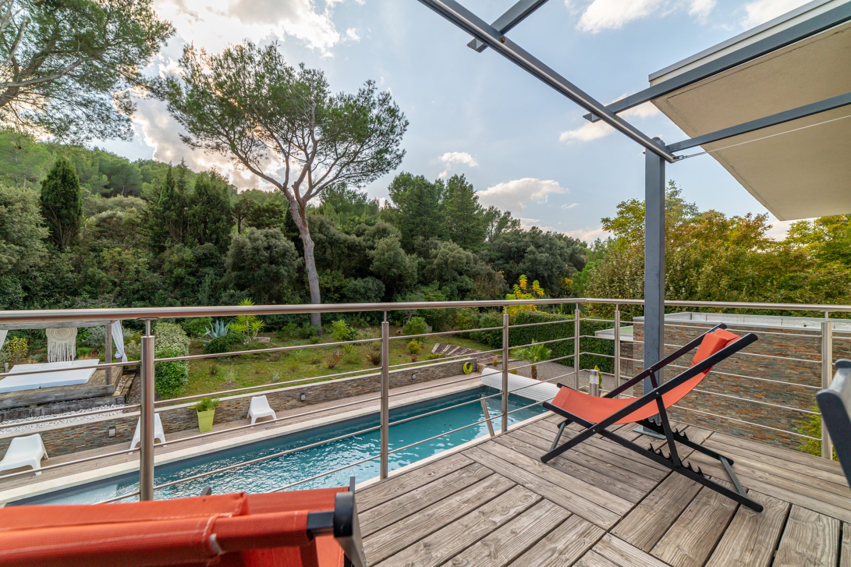 Maison d’architecte au sein d’une végétation luxuriante