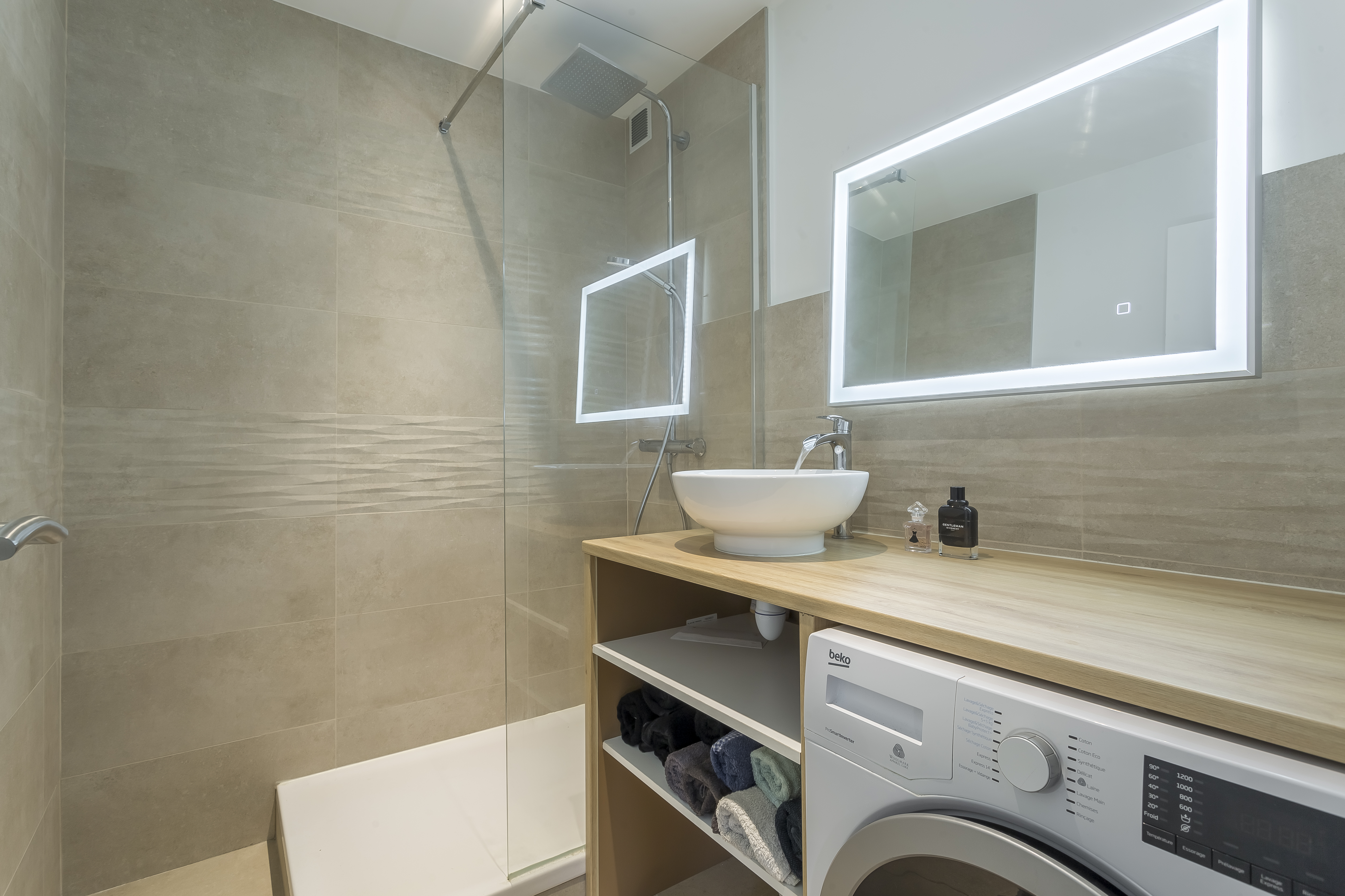 Appartement contemporain avec balcon