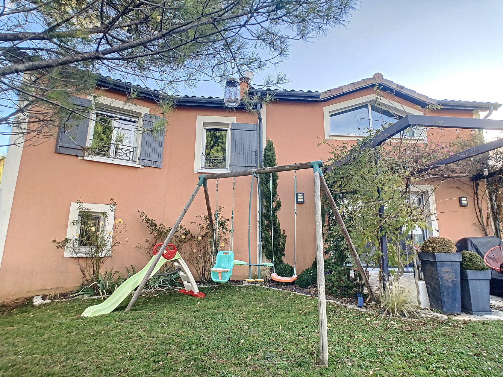 Villa avec vue et piscine