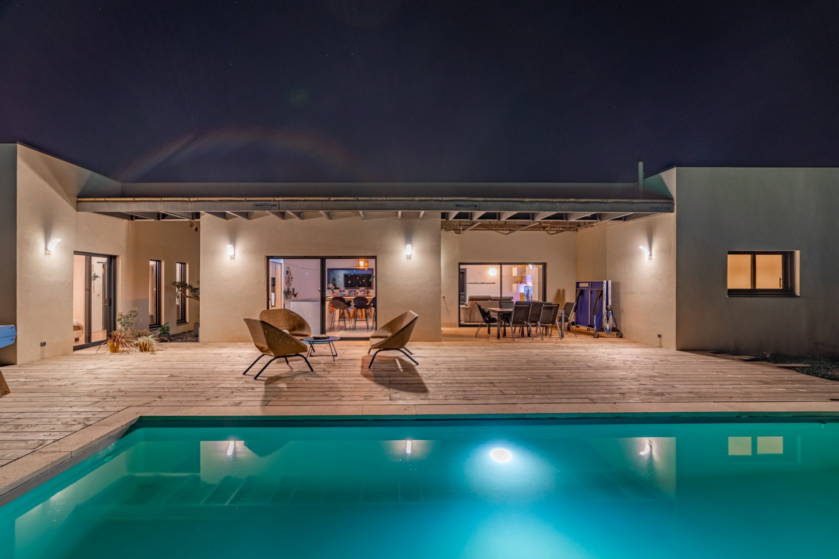 Splendid single storey villa with swimming pool