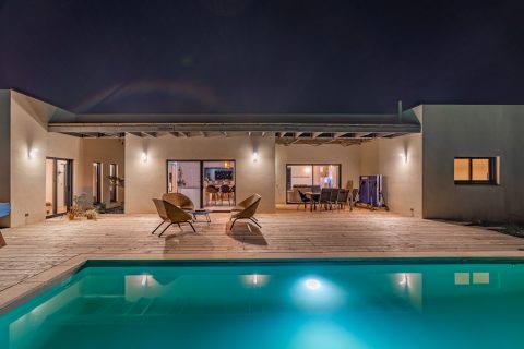 Splendid single storey villa with swimming pool